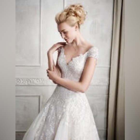 Kenneth Winston wedding dress - Picture 3 of 15